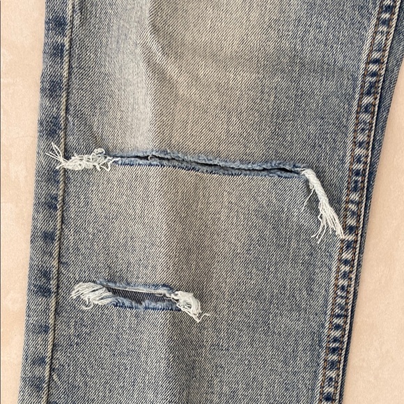 Levi's Jeans in Blue with Classic Fit and Levi's Branding - Picture 5 of 8
